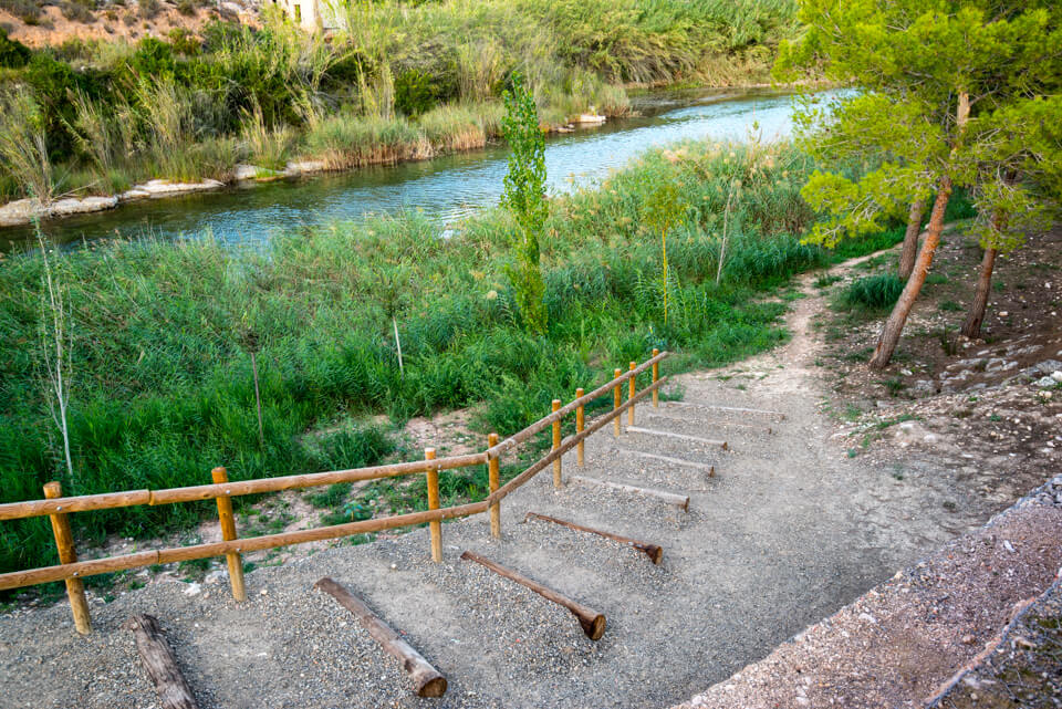 Acceso al itinerario ecofluvial del río Júcar en Sumacàrcer