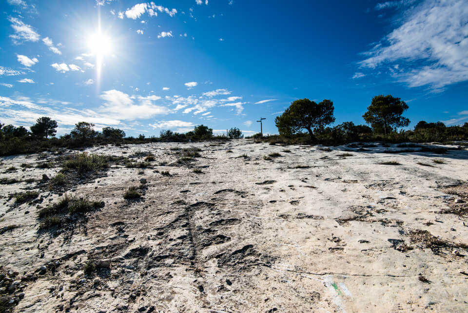 Losa de piedra en la senda de La Costa SL-CV 17 Sumacàrcer