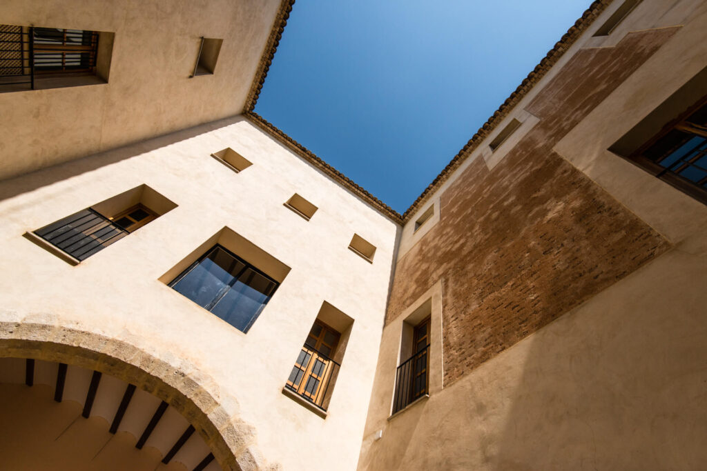Patio del Palacio de los Condes de Orgaz de Sumacàrcer, actual ayuntamiento