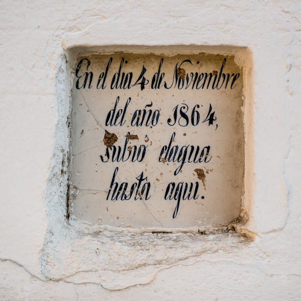 Cerámica histórica en Sumacàrcer: En el día 4 de noviembre del año 1864, subió el agua hasta aquí